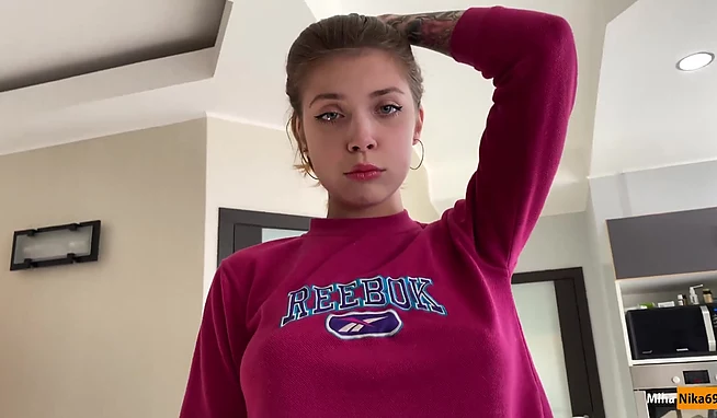 Если и ищет резинку, то только для волос, а не для хуя