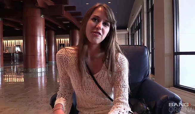 Выебал в отеле болтливую сучку