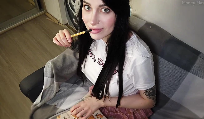 Папочка дал дочурке поиграть с особой игрушкой